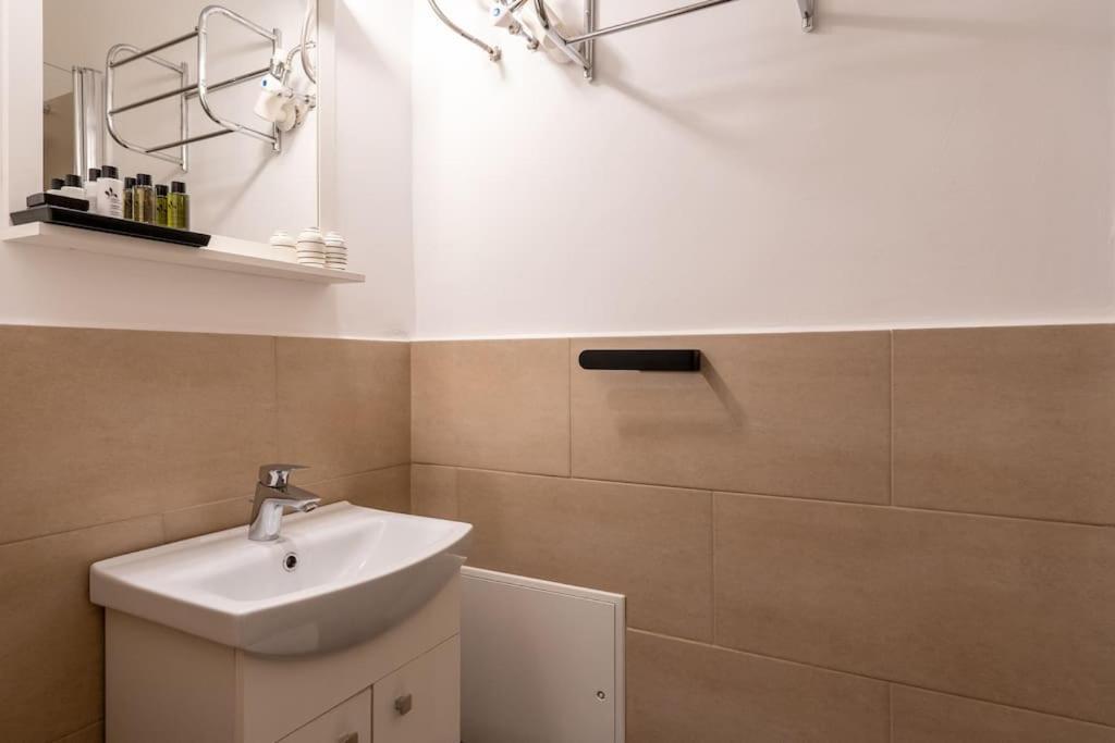 Practical 1Br Flat By Center By Hm Apartment เวียนนา ภายนอก รูปภาพ