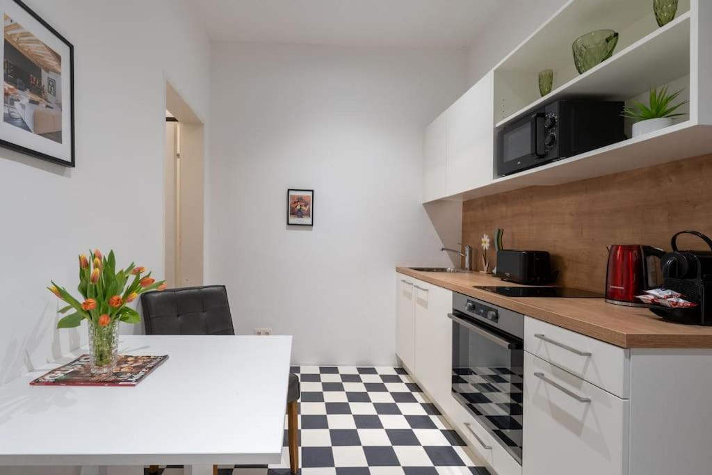 Practical 1Br Flat By Center By Hm Apartment เวียนนา ภายนอก รูปภาพ