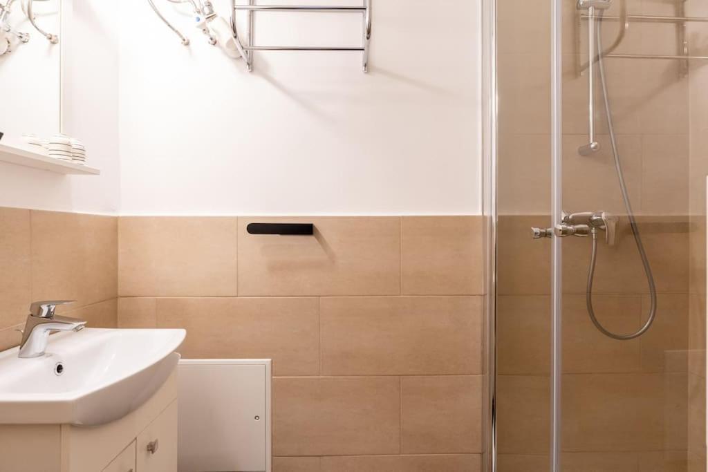 Practical 1Br Flat By Center By Hm Apartment เวียนนา ภายนอก รูปภาพ