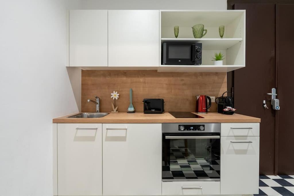 Practical 1Br Flat By Center By Hm Apartment เวียนนา ภายนอก รูปภาพ